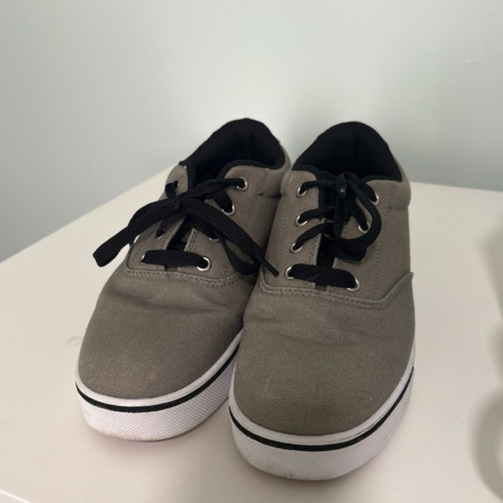 Heelys Gray Launch Canvas Skate Shoe size 6 men’s 7 women’s